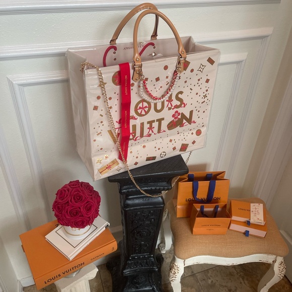 Large Louis Vuitton Holiday Edition PVC Tote - Picture 7 of 16